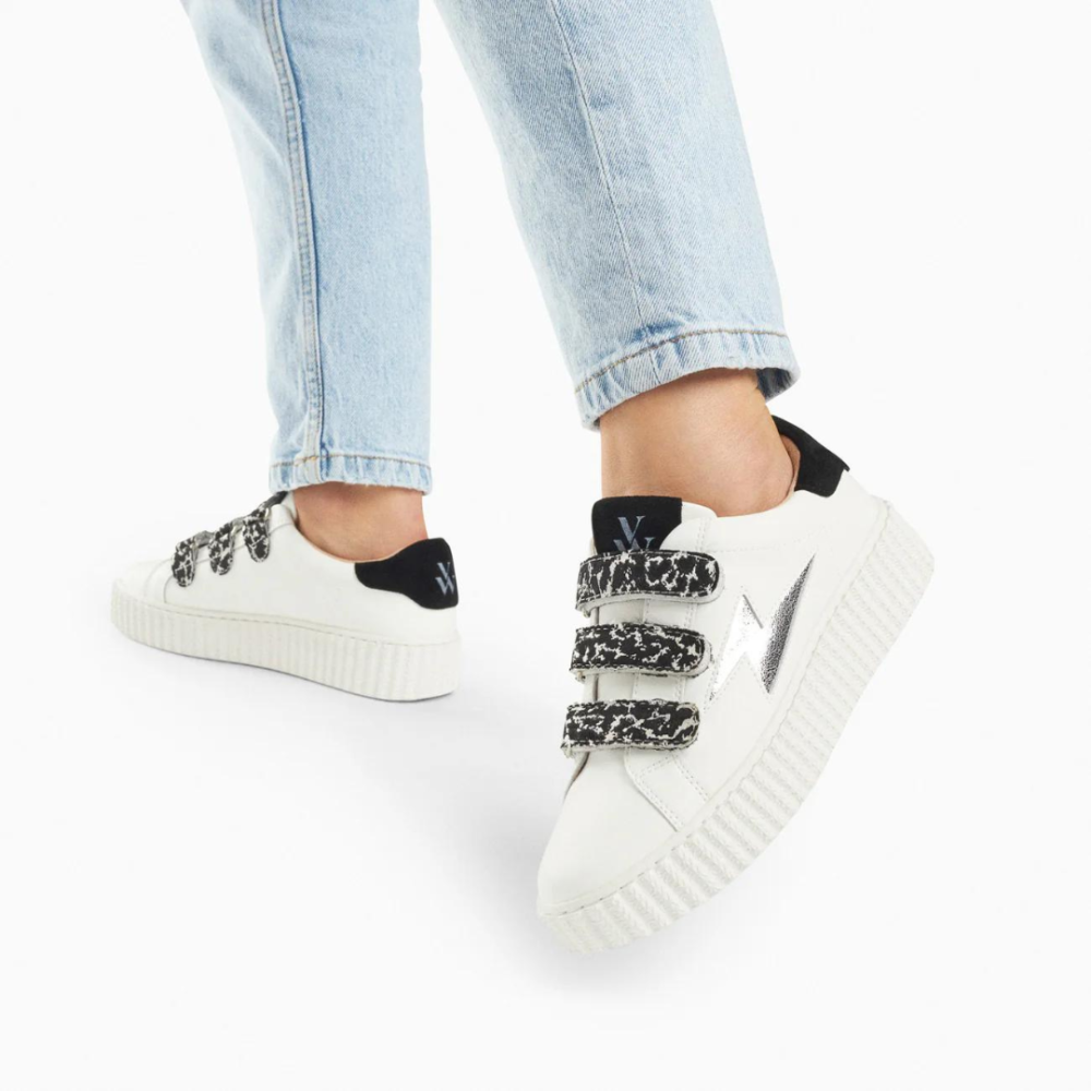Baskets éclair Lyanna blanc et argent à scratchs léopard noirs - Image 2